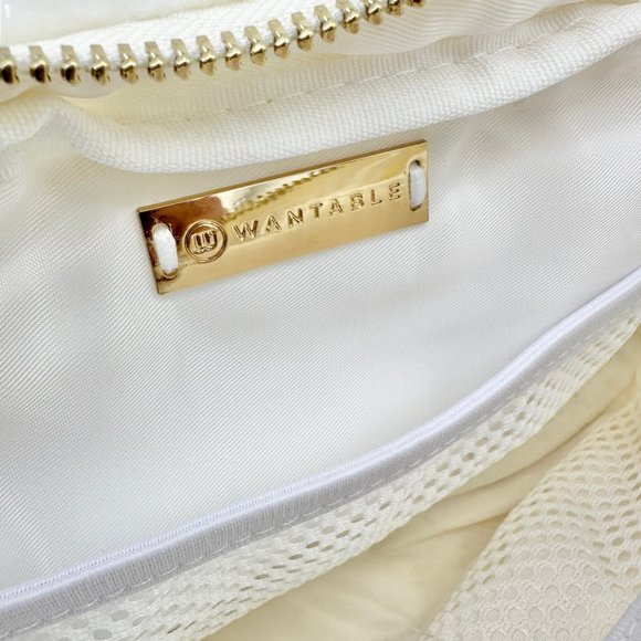 Wantable Belt Bag 9x6x2 Winter White Fleece Gold Colored Adjustable Strap NEW - Picture 9 of 10